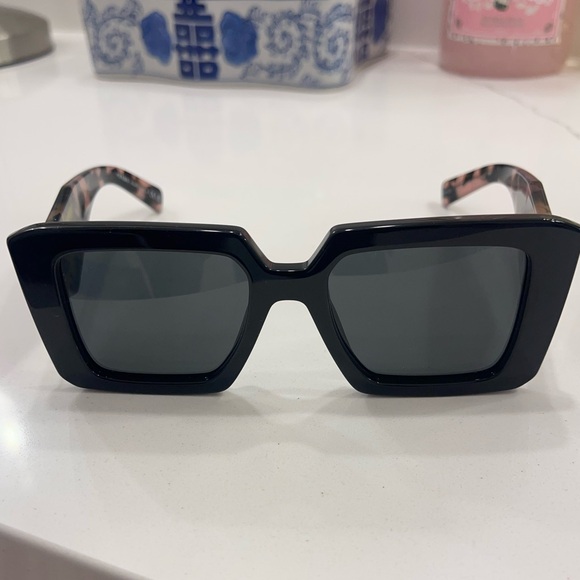 PRADA Sunglassss - Picture 2 of 3